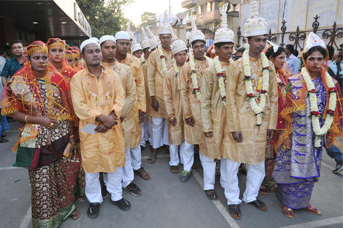 مراسم ازدواج گروهی 160 زوج هندو، مسلمان و مسیحی