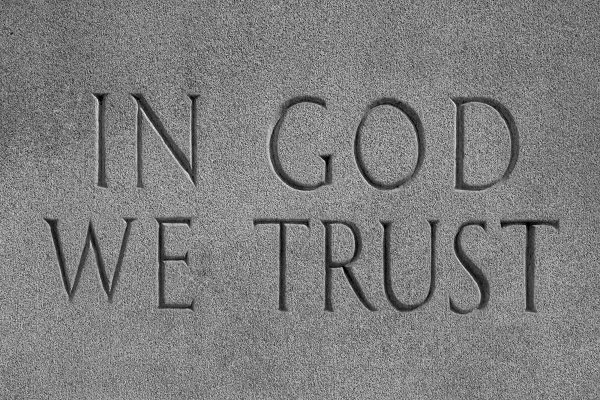 نصب تابلوی «ما به خدا اعتماد داریم» در مدارس فلوریدا اجباری شد