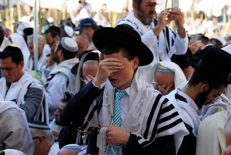 هجوم هزاران یهود ارتدوکس به دیوار ندبه برای نیایش «کوهانیم»+تصاویر