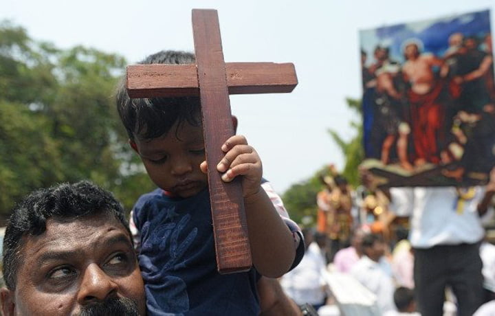 بررسی هندوئیسم و مسیحیت در هند و بریتانیای کبیر