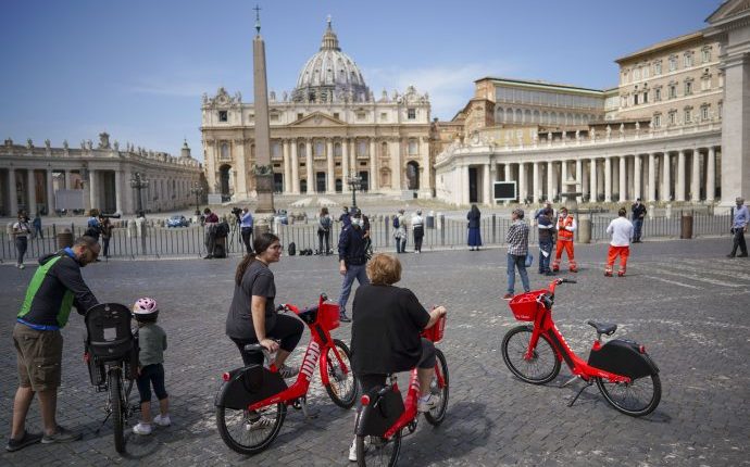 Pope calls for EU solidarity to deal with virus