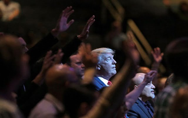 اکثریت مسیحیان انجیلی سفید پوست به ترامپ رای می دهند