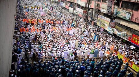 تظاهرات هزاران مسلمان بنگلادشی و تقاضا برای تحریم کالاهای فرانسوی