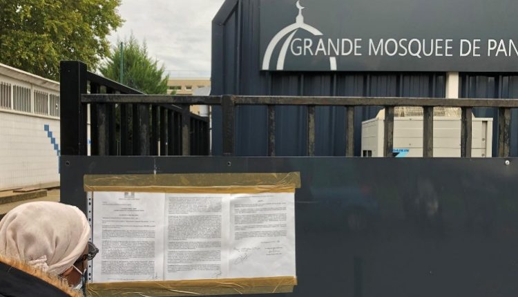 فرانسه یک مسجد جامع در حومه پاریس را تعطیل کرد