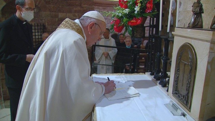 پاپ فرانسیس بخشنامه جدید را در آسیزی، امضاء کرد