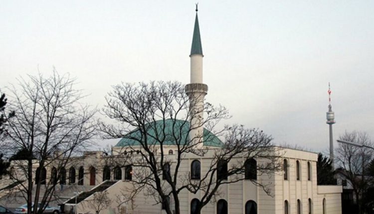 شماری از مساجد اتریش تعطیل شد