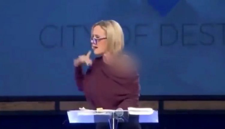 جلسه دعای جنجال برانگیز خانم پائولا وایت، مشاور معنوی ترامپ برای پیروزی در انتخابات + فیلم