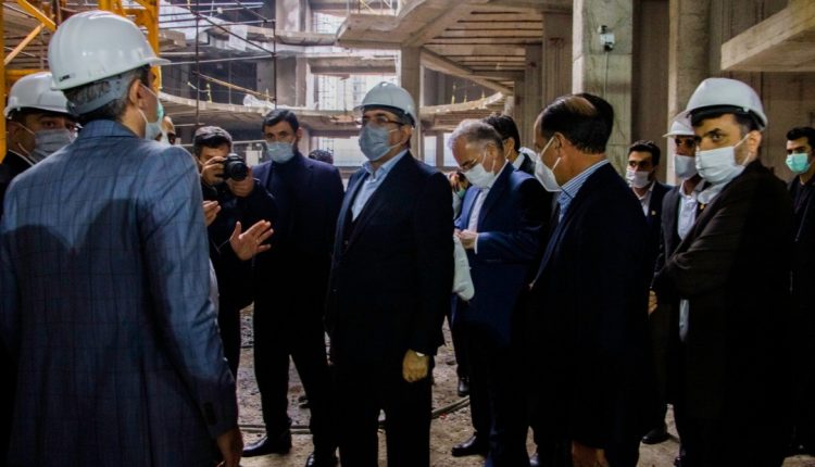 بازدید مشاور رئیس جمهور و دبیر شورای عالی مناطق آزاد کشور از پروژه آرش مال