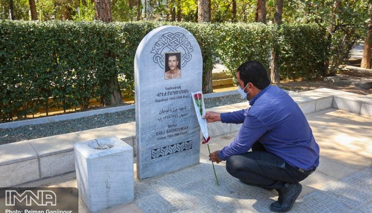 غبارروبی یادمان شهدای ارامنه در اصفهان
