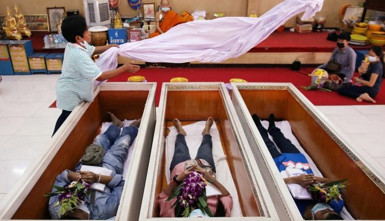 تابوت خوابی بوداییان