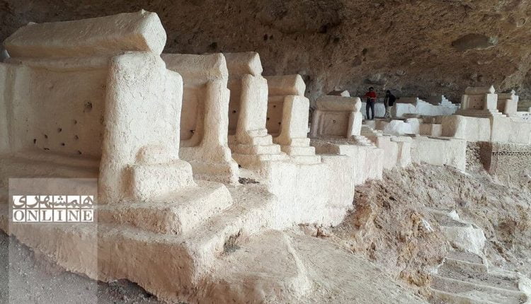 مقبره کوروش و قبرستان