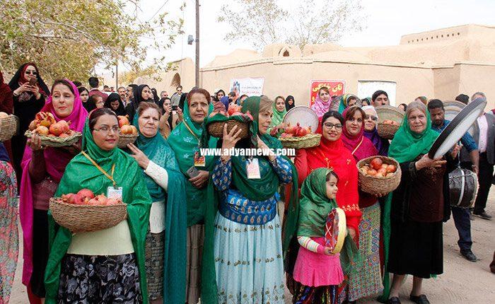 رهبری تکریم زرتشتی ها