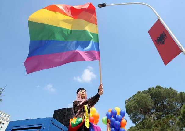 علویان ترکیه و همجنس‌گرایان