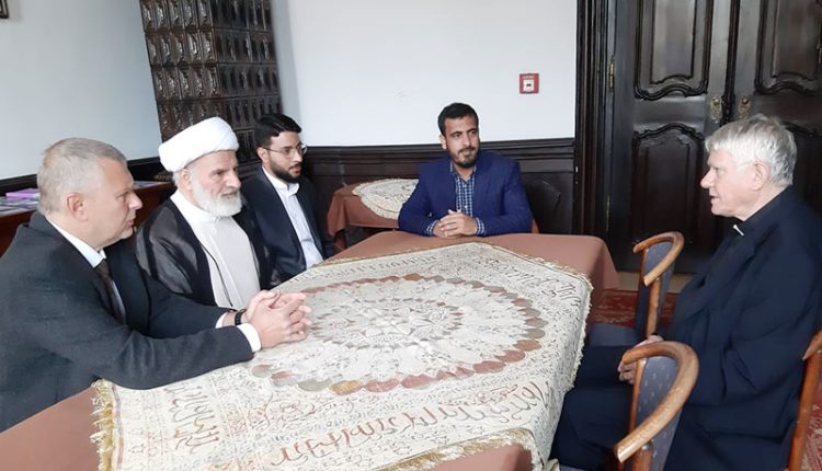 اسقف پراگ صلح و محبت