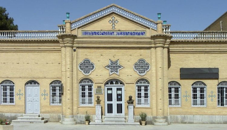 کتابخانه «نرسس شنورهالی مقدس» اصفهان