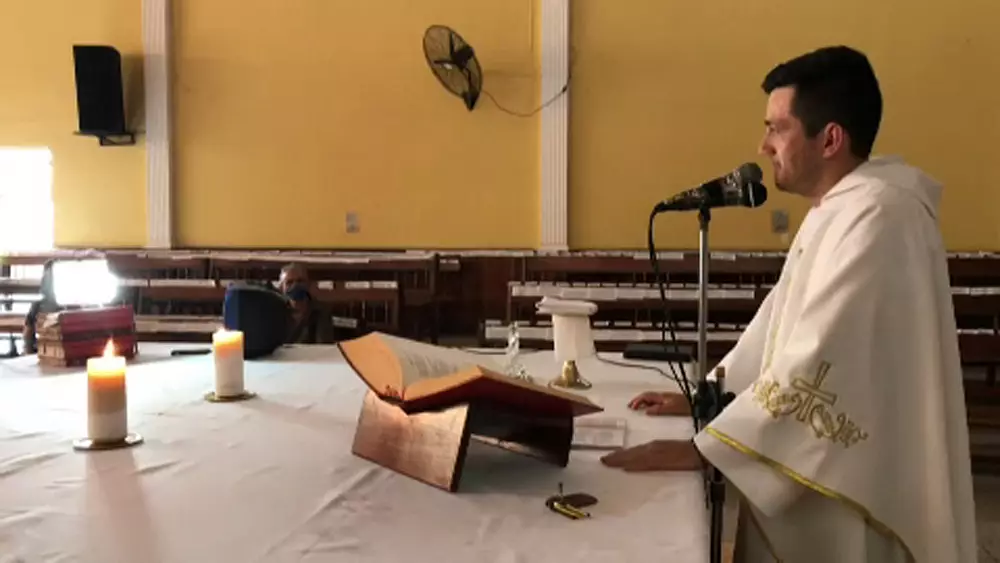 کشیش-مسیحی-در-هند