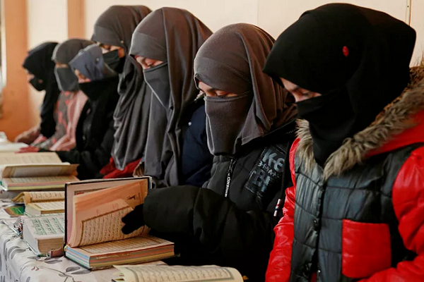 روی آوردن دختران افغان به مدارس قرآنی