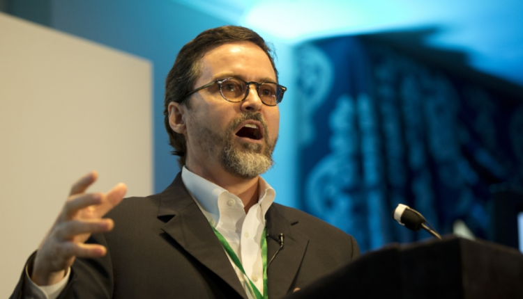 نمایی از سخنرانی حمزه یوسف