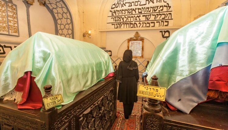 نمایی-از-مرقد-مردخای-و-یهودیان-ایران