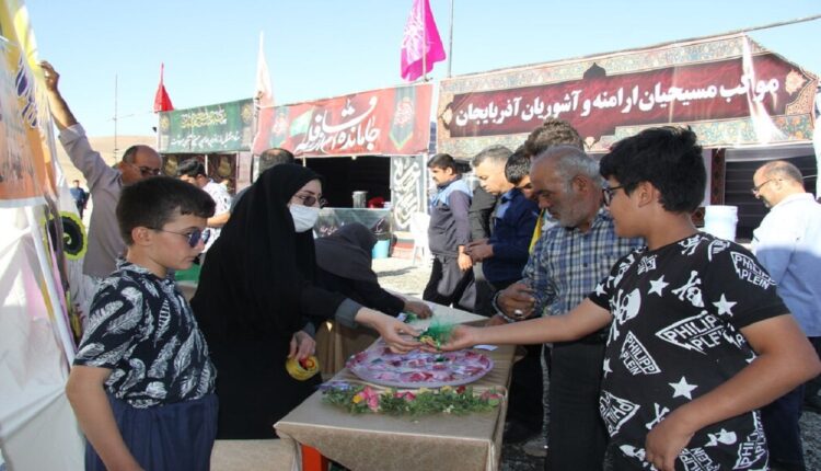 پذیرایی کشیش آشوری از زوار اربعین در موکب مسیحیان ارامنه