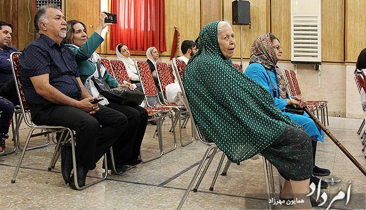 جشن زرتشتیان در همایش مانتره