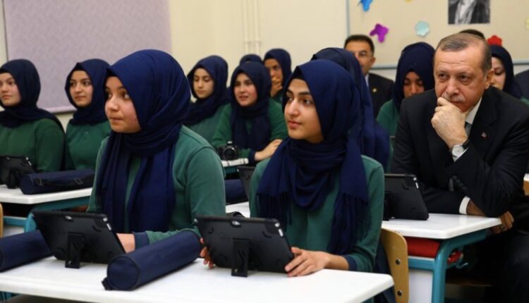 عکسی از کلاس تعلیمات دینی در ترکیه
