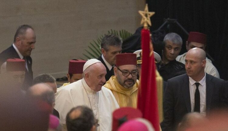 پاپ فرانسیس در بین مردم مغرب