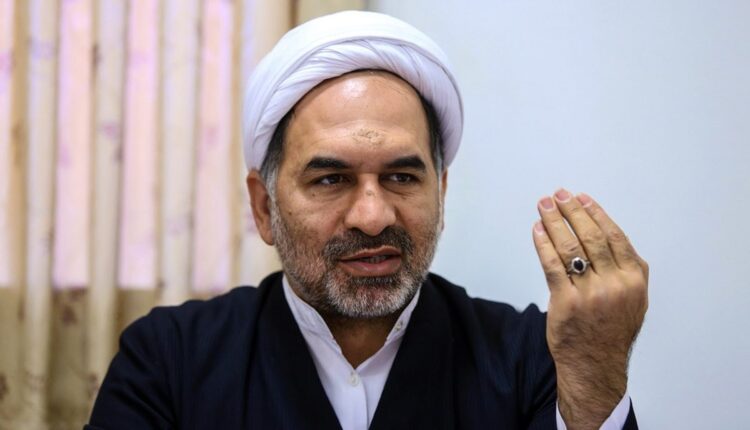 تصویری از انتقاد دکتر مهراب صادق نیا