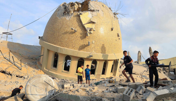 صدای اذان از مسجد