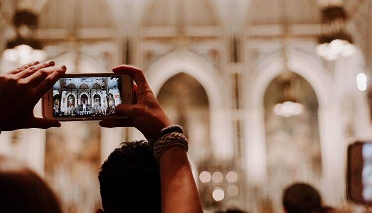 دوربین تکنولوژی از مکان دینی